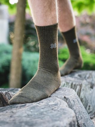 Naše sportovní ponožky Moumou jsou upletené z česané bavlny, která je prodyšná a hebká🧶 Pro nerušené sportování či...