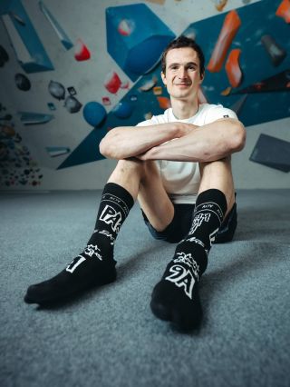 Adam Ondra chtěl kvalitní bavlněné ponožky 🧦 a to je u nás správně! Je nám obrovskou ctí vyrábět pro jednoho z nejlepších...