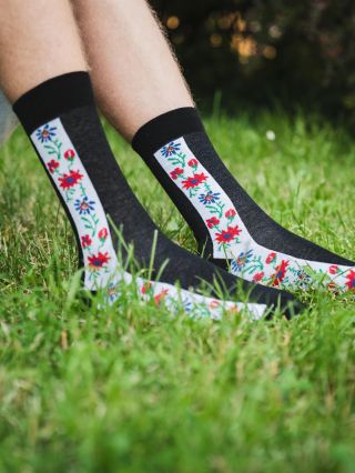 Folklorní ponožky Moumou - Mašla jsme napletli z kvalitní česané bavlny. 🧦 Samostatně nebo v dárkových setech na Moumou.cz...